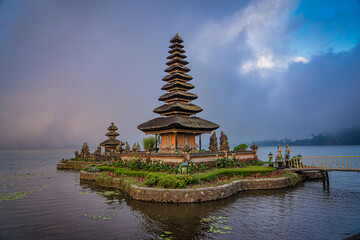 Obraz premium Ulun Danu Beratan temple