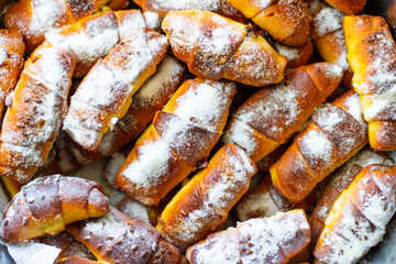 Bake with jam and powdered sugar