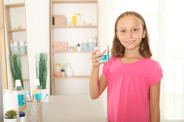 the child is rinsing the mouth with a mouthwash. Oral health in children, prevention of dental diseases
