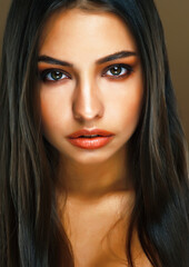 Obraz premium cute happy young indian woman in studio closeup smiling, fashion beauty