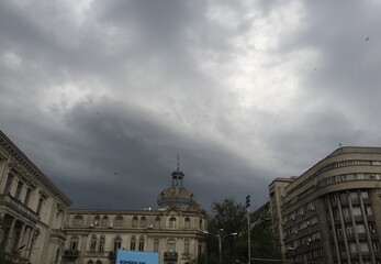 Obraz premium storm clouds over the city