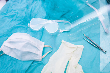 surgeon's medical accessories, glasses, gloves, mask, face shield.