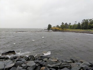 Fototapeta premium Dark grey ocean and rocks