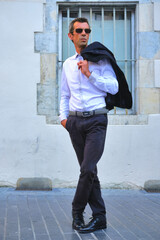 Obraz premium Portrait d'homme debout