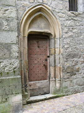 door, old, old door, ancien, historic, historical, history, architecture, detail, architectural, ussel, corr&egrave;ze, limousin, france