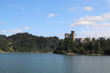 Zamek w Niedzicy - Jezioro Czorsztyńskie - obrazy, fototapety, plakaty