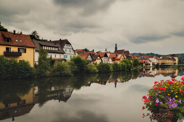 Fototapeta na wymiar view of town near water