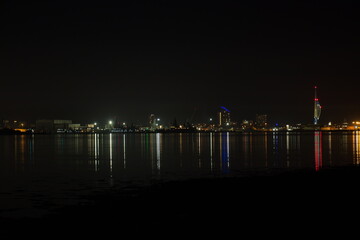 Fototapeta na wymiar Portsmouth Harbour from Portchester Castle at night