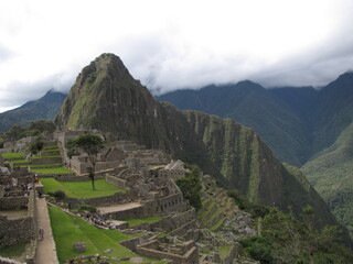 Fototapeta na wymiar Ciudadela de Machu Picchu con el Huayna Picchu de fondo, Cusco, Perú