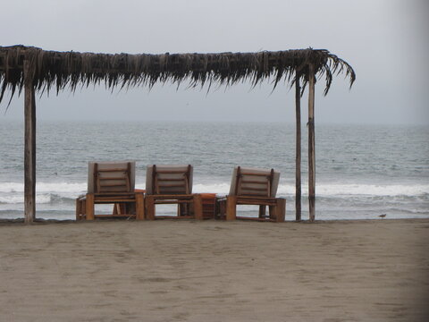 Playa en atardecer, chincha, lima, per&uacute;