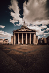 Face au Panthéon