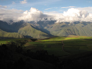 Fototapeta premium Paisaje del Valle sagrado del urubamba, cusco, perú