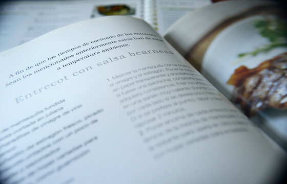 detalle de receta en libro de cocina, libro de cocina, receta de cocina en libro, libro de cocina abierto en receta