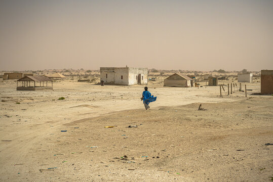 Person in the desert, Mauretania