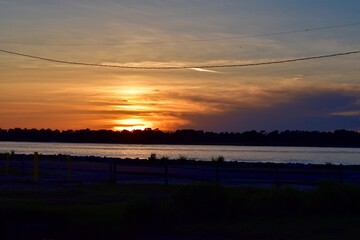 Obraz premium sunset over the lake