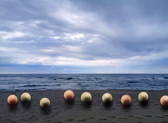 Paesaggio marino e palloni