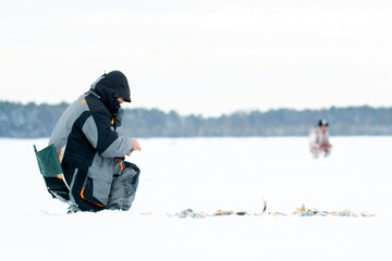 Fototapeta na wymiar Fisherman on the lake in winter to fish. winter fishing is a hobby
