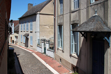 Fototapeta na wymiar streets and houses in saint-fargeau in burgundy (france) 