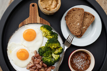 healthy eating eggs with legumes and broccoli