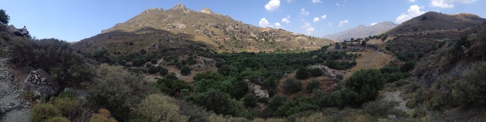 Fototapeta na wymiar panoramic view of the mountains kreta blue sky