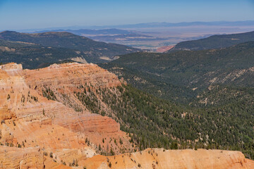 Naklejka premium Beautiful landscape saw from Ramparts Trail of Cedar Breaks National Monument