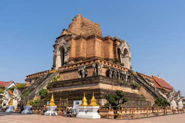 Fototapeta na wymiar Wat Chedi Luang in Chiang Mai, Thailand