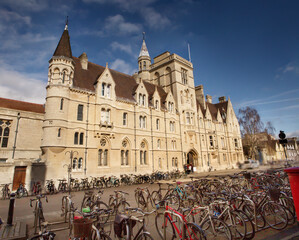 Naklejka premium architecture and buildings around the university town of oxfordshire in england