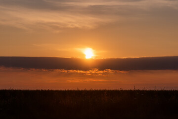 Fototapeta na wymiar Sunrise over an agricultural field