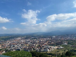Fototapeta na wymiar Vista de la ciudad de Oviedo desde el monte Naranjo