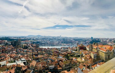 Fototapeta na wymiar Vista panorámica de la ciudad de Oporto 