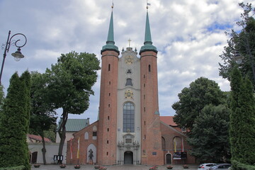 Fototapeta na wymiar Gotycka bazylika archikatedralna w Gdańsku-Oliwie (Polska) z XIV wieku.