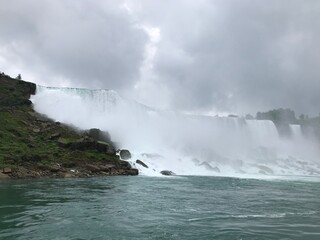 niagara falls at night