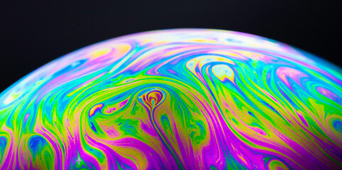 colourful patterns and rainbow effects in bubbles 