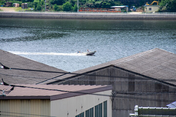 片上湾をゆく小型ボート　岡山県備前市  The small boat sailing in Seto-naikai ,...