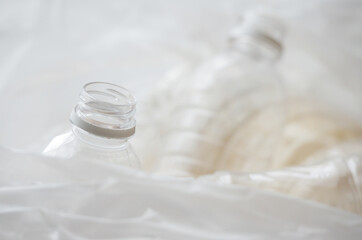 集められた空のペットボトル