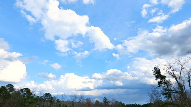 Storm moving into Piedmont after fair weather, time lapse