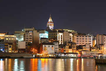Obraz premium Galata Tower and goldenhorn view İstanbul