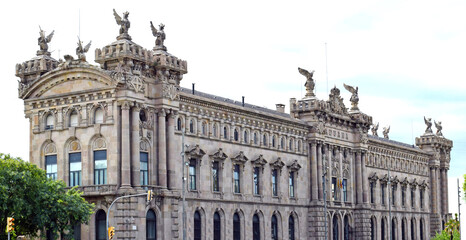 Fototapeta premium Edificios antiguos en Barcelona Cataluña España