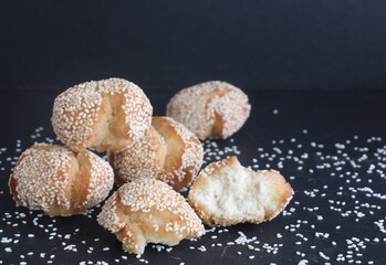 Fried bread with sesame seeds