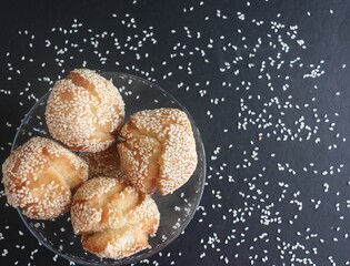 Fried bread with sesame seeds