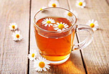 Obraz na płótnie Canvas Healthy chamomile herbal tea