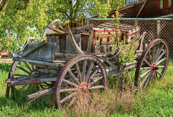 Fototapeta na wymiar Vintage wooden wagon