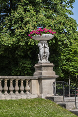 Obraz premium Ancient statues and flowers in Luxembourg Garden (Jardin du Luxembourg, 1612). Jardin du Luxembourg - second largest Public Park in Paris. France.