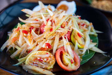 thai style spicy papaya salad