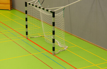 Hallenboden in einer Sporthalle mit diversen Linien