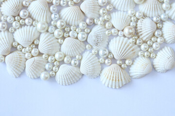 Fototapeta na wymiar 夏イメージ　　真珠と貝殻の背景