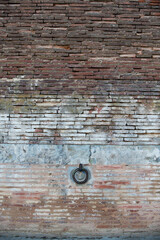 vieux mur de brique typique de Toulouse