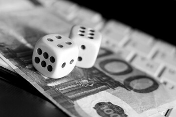 One bill of one hundred of euros and the dice