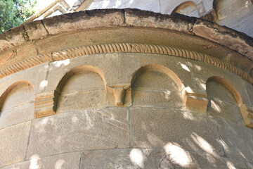 Abside décorée de la chapelle romane San Quilico à Cambia, Corse