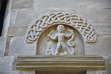 Bas-relief de la chapelle romane San Quilico à Cambia, Corse